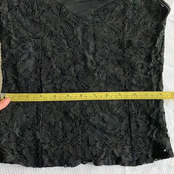 Black mesh and lace sleeveless top - Picture 9 of 10